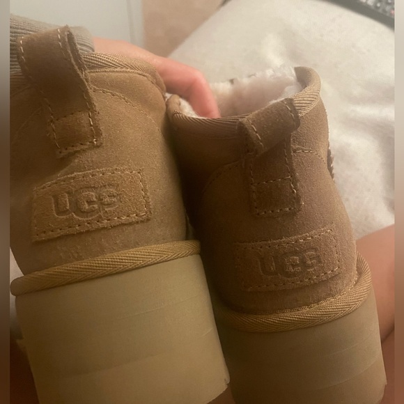 UGG Women's Classic Ultra
Mini Platform Booties size 8 Chestnut Color - Picture 5 of 5